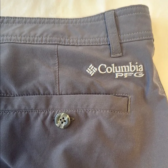 Columbia Green Cargo Shorts with Knee-Length Cut - Picture 8 of 10